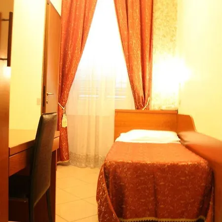 Hotel Siro 2*